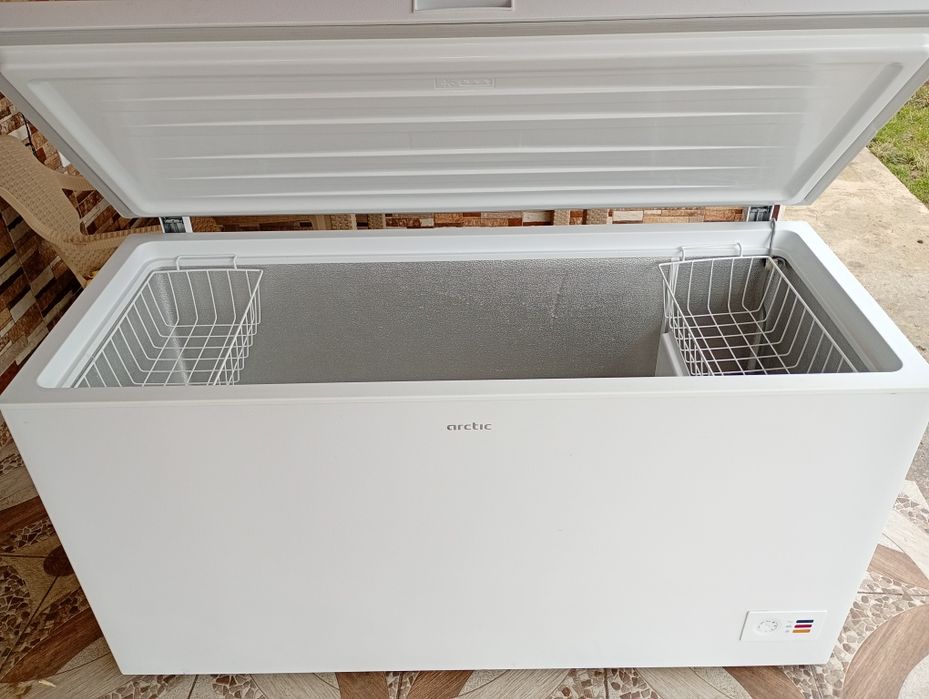 Vând ladă frigorifică de 451L