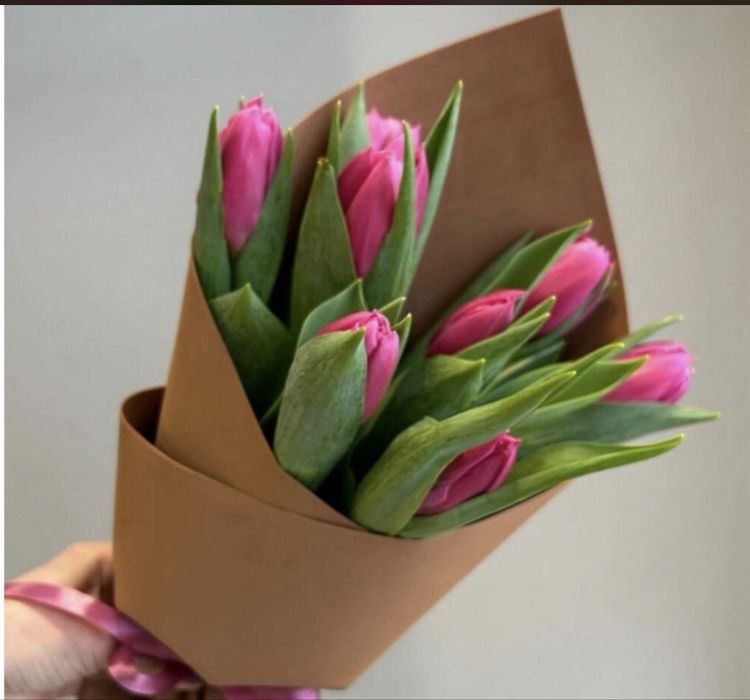 Тюльпаны с оформлением и без