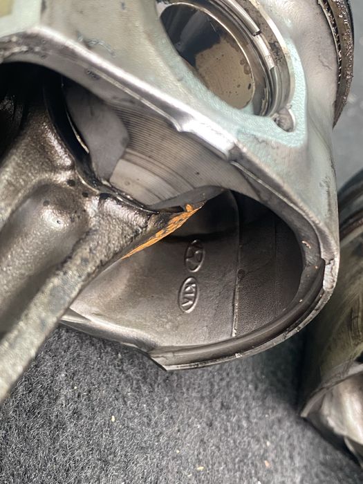 Бутала с биели и лагери D4FE 1.6 Kia/Hyundai