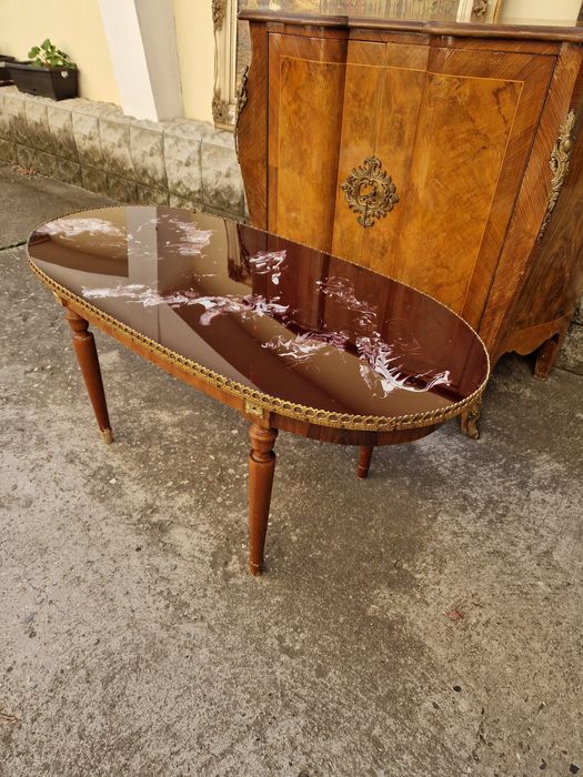 Чудесна много красива антикварна холна маса