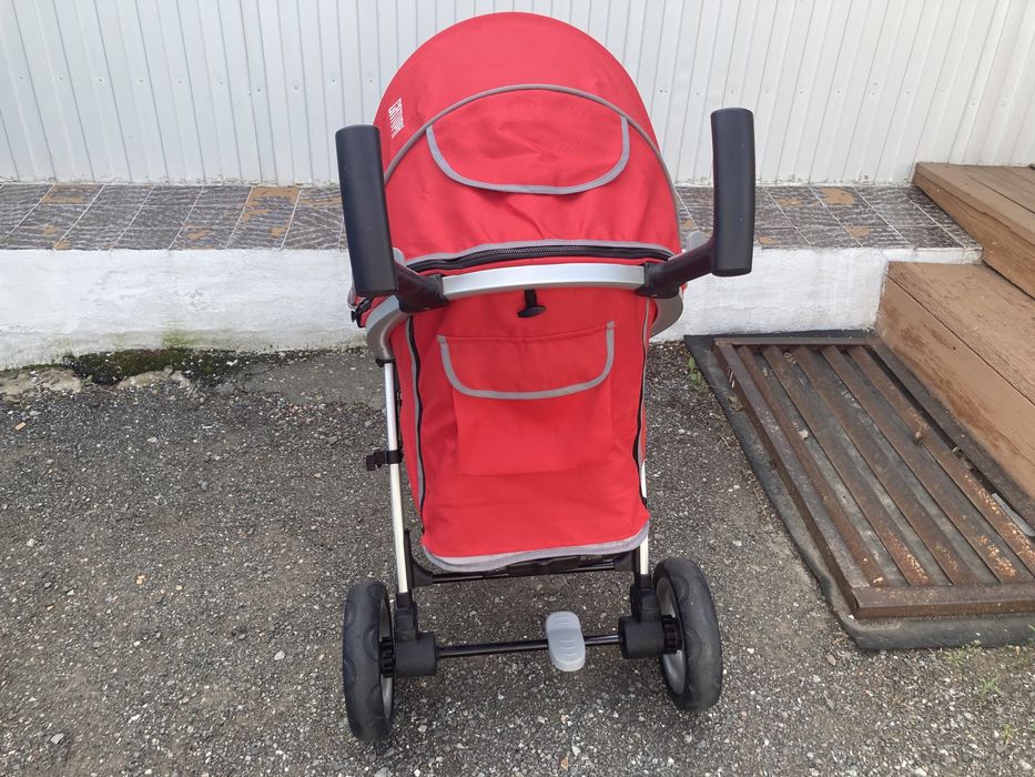 Продам детскую коляску в красном цвете