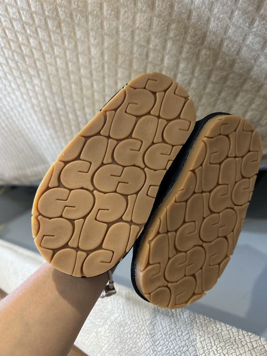 Продам детскую обувь новую