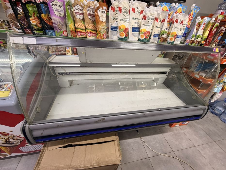 Срочно продаю торговый холодильник