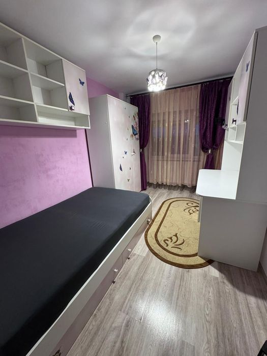 Inchiriez apartament 3 camere zona ultracentrala Pascal, mun.Roman