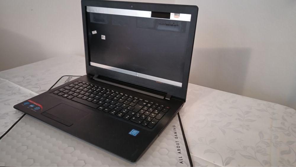 Vand carcasa de laptop ideapad 110 + incarcatorul de la el