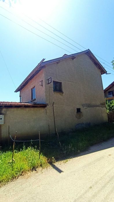 Продавам масивна къща в с.Ушинци