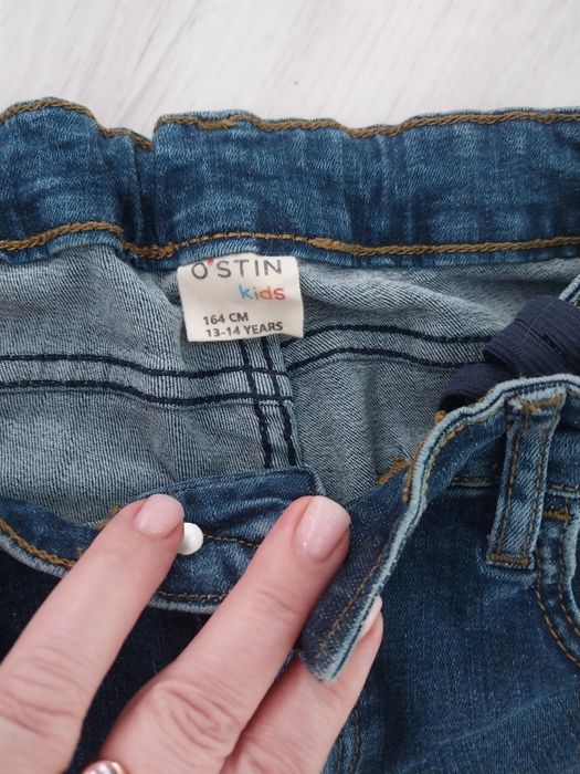 Продам  джинсы на мальчика, р.164