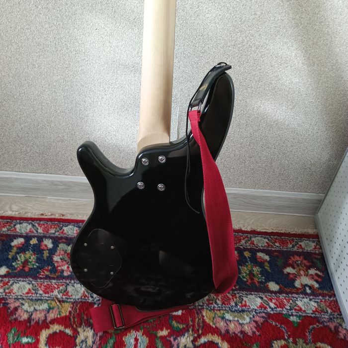 Басс гитара smiger черная