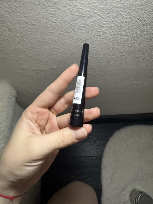 Eyeliner, nou, sigilat