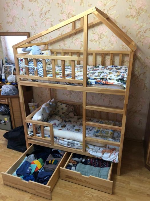 Двухъярусная детская кроватка