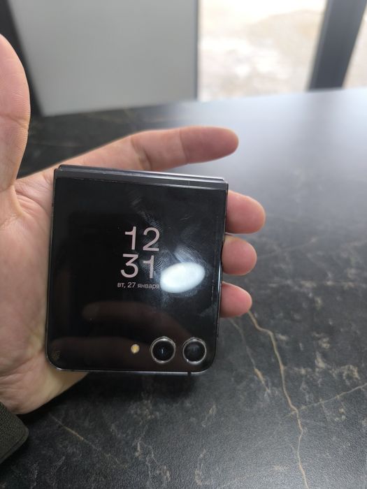 Срочно продам Samsung Galaxy z flip5