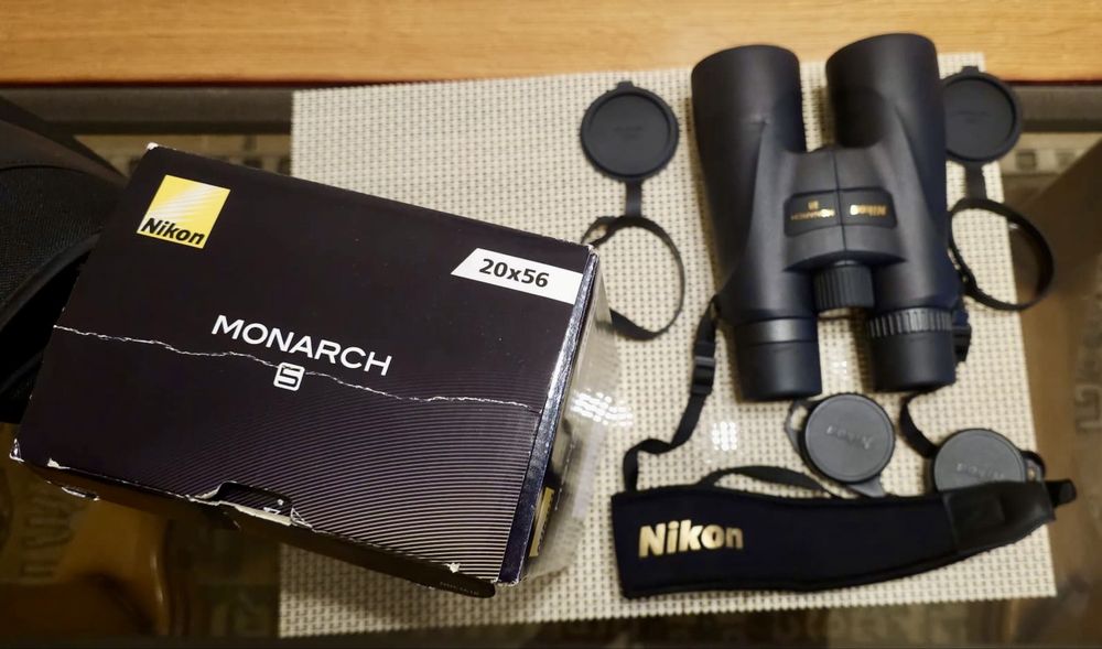 Binoclu Nikon Monarch 5 20x56