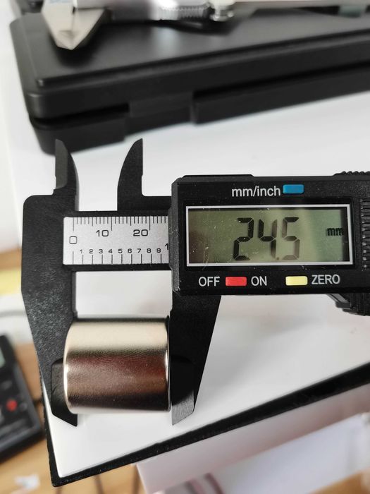 Неодимов магнит 25x25mm сила 3800Gs