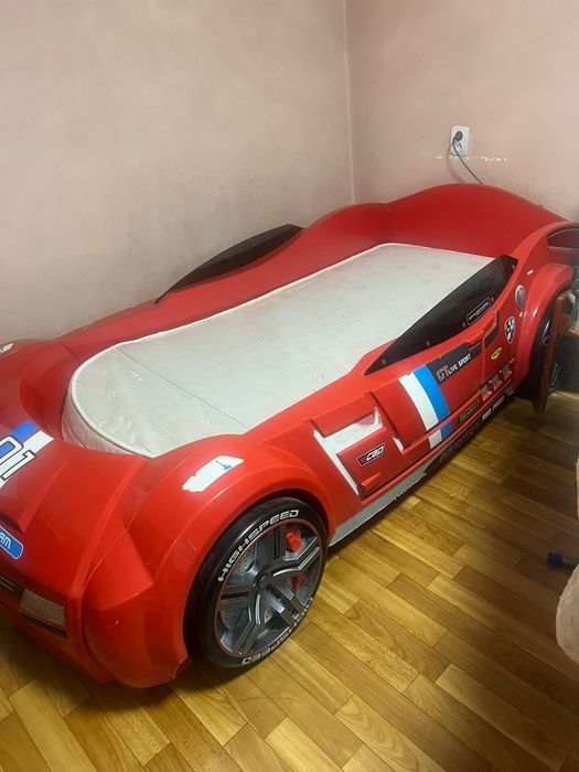 Кровать машинка.