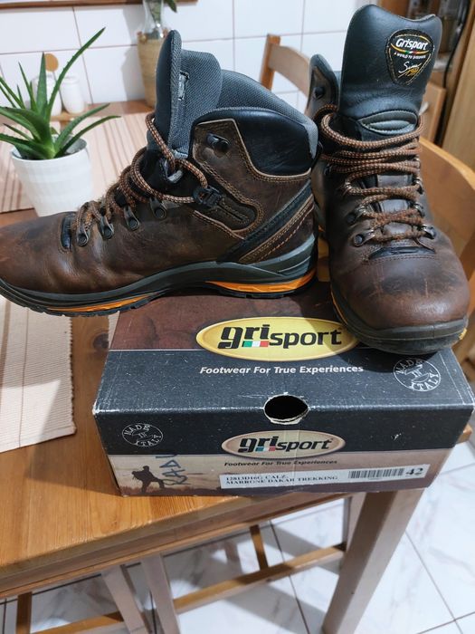 Vand bocanci marimea 42