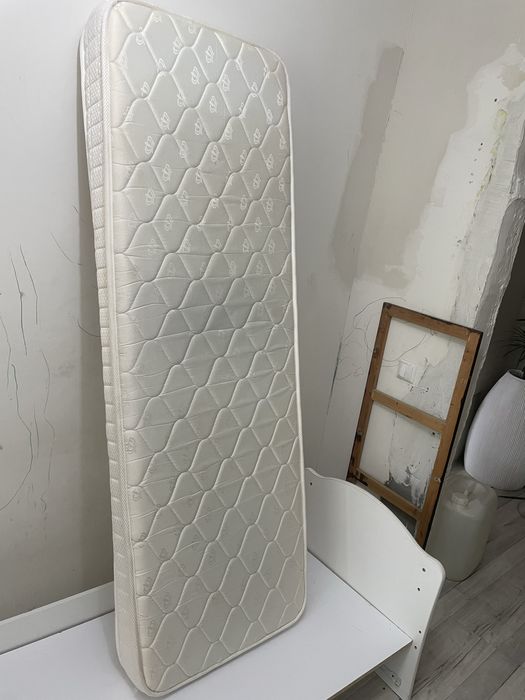 Матрасжақсы жағдайда. Дерлік жаңа,бар болғаны бір екі ай