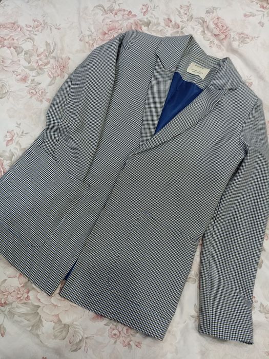 Продаётся пиджак за 3 000