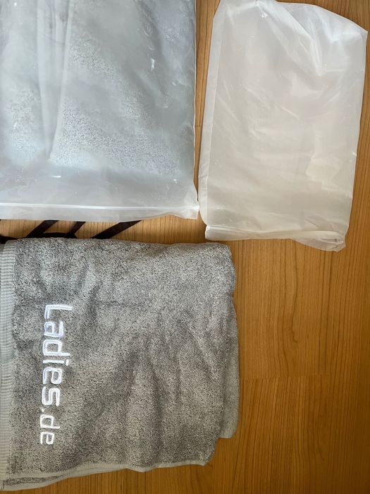 Ladies.de нови хавлиени кърпи - 136х702 бр.и възглавници - 27 лв лот