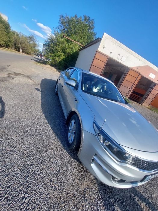 Продам машину кия к5 2015 год ,