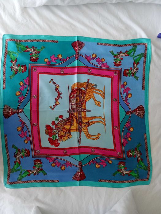 Нови копринени шалове 60/60 см - 5 евро.