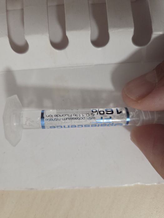 Opalescence gel albire pentru dinți în gutiera