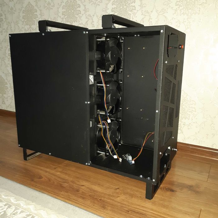 Корпус DONNAGER на 6 видеокарт.