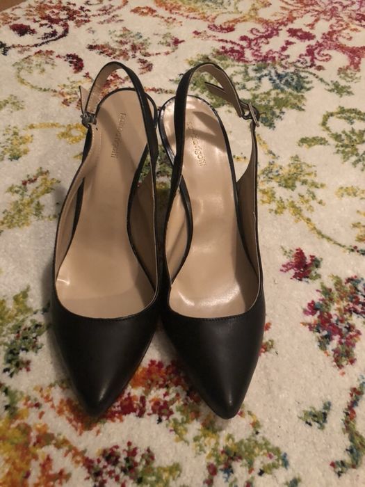 Pantofi piele decupati