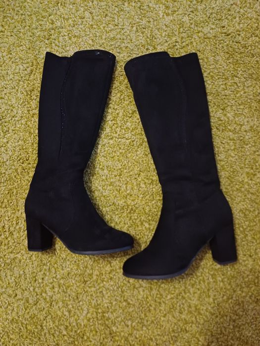 Cizme cu o parte ușor strălucitoare