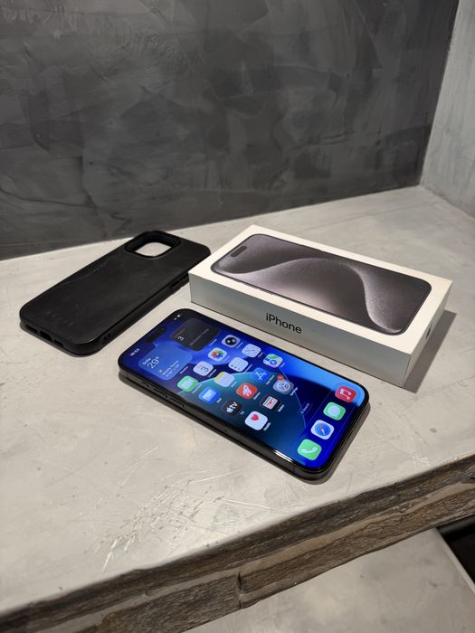 КАТО ЧИСТО НОВ Iphone 15 Pro Max Black + подарък