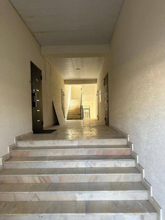 5 xonali kvartira sotiladi