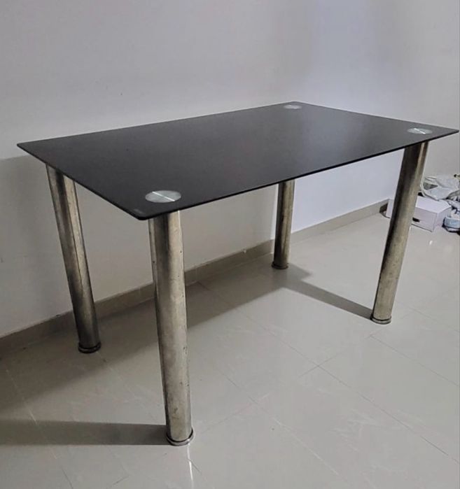 Vand masa sticla cu picioare metalice