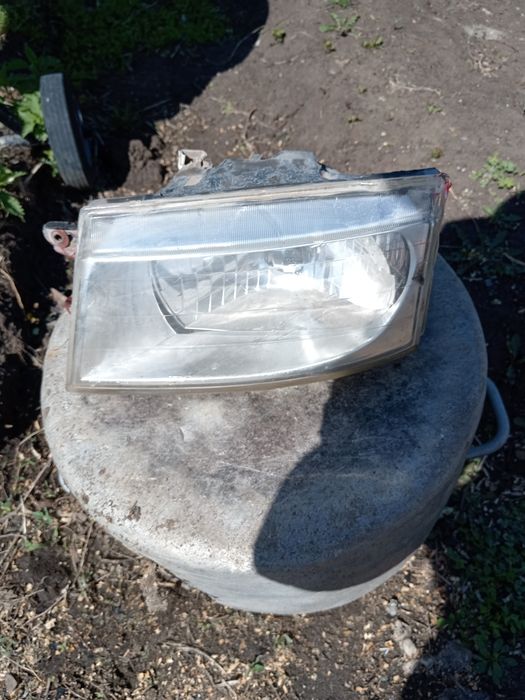 Фара митсубиси спейс раннер.