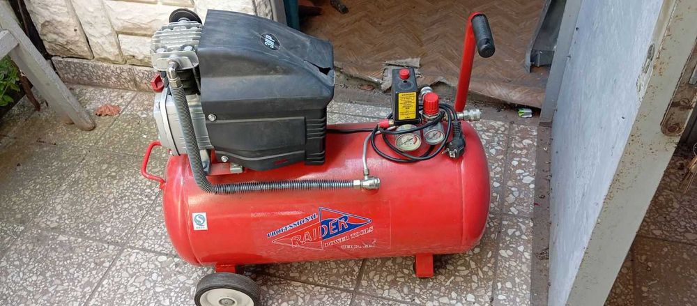 Продавам Компресор 50л
