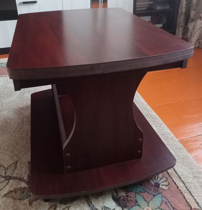 Продам столик журнальный