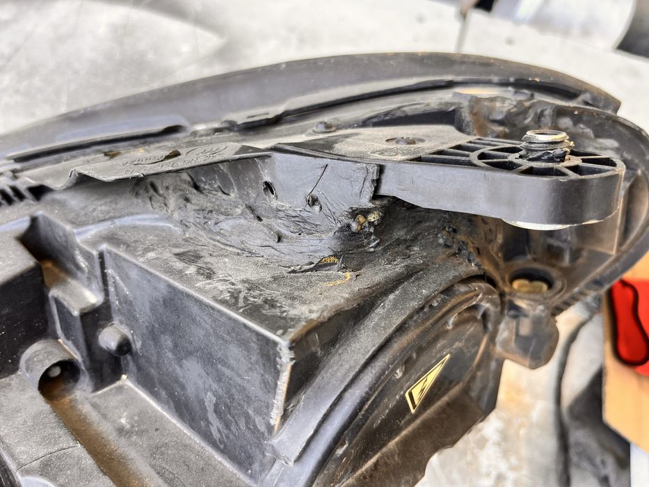 Десен фар Mercedes C class W204 facelift със забележка