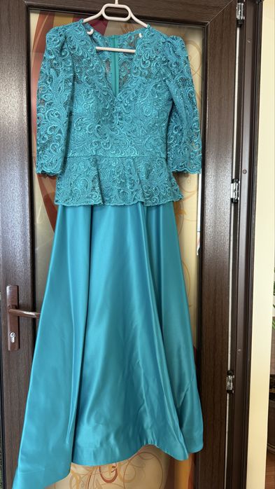 Rochie midi de ocazie deosebita