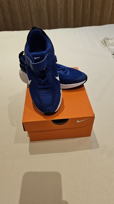 Маратонки Nike  revolution 7