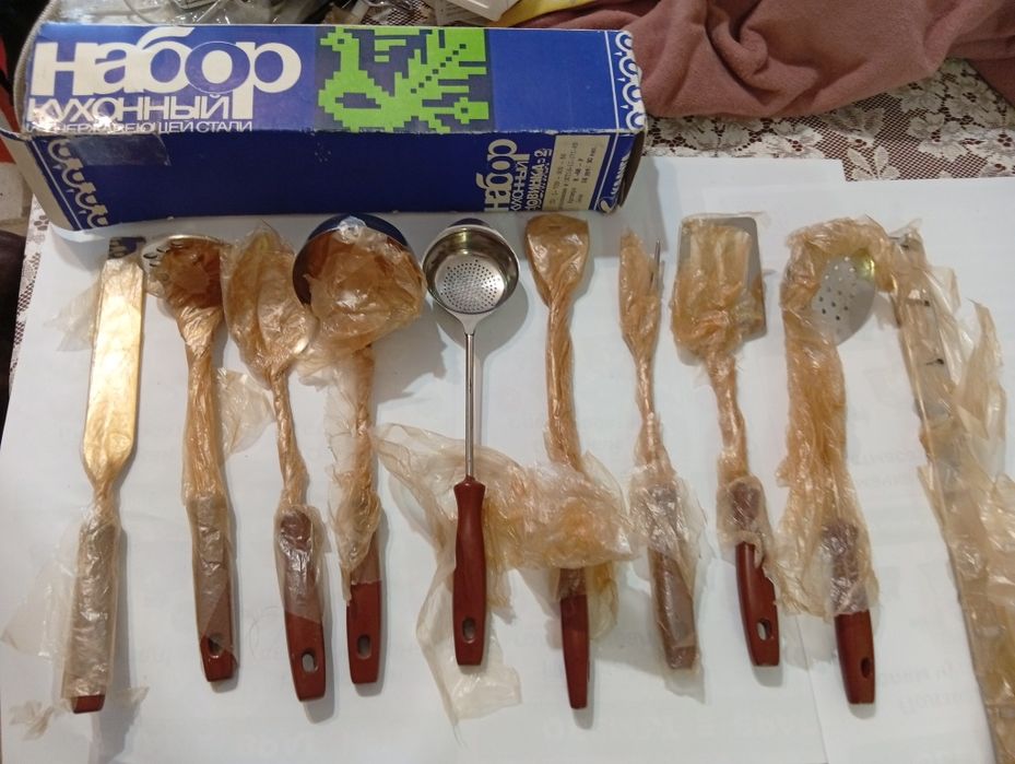 Комплект кухненски прибори 10 броя и закачалка, неръждаема стомана