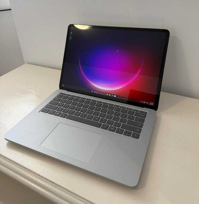 Microsoft Surface Laptop Studio – i7 / 32GB RAM / 1TB SSD / GPU