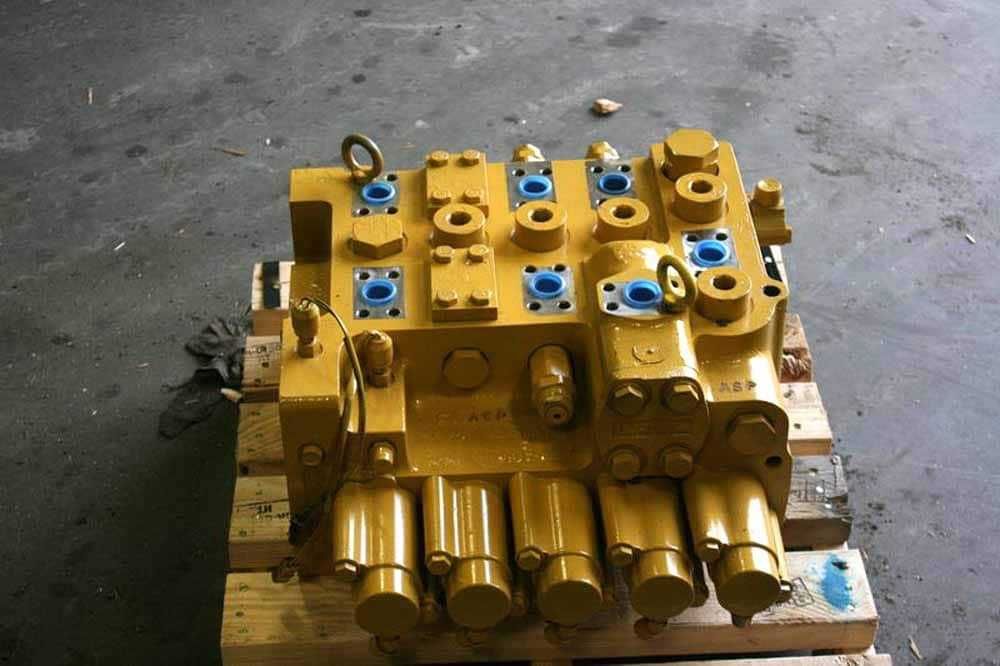 Distribuitor hidraulic Caterpillar D6T - Piese de schimb Caterpillar