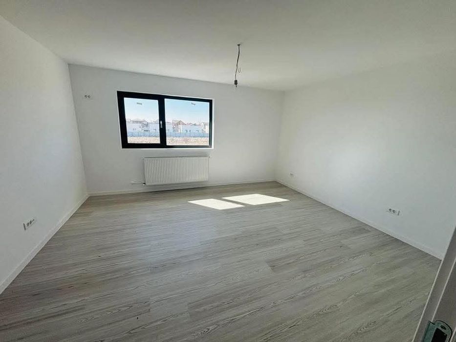 Vand casa 9x12 m din panouri sandwich izolata