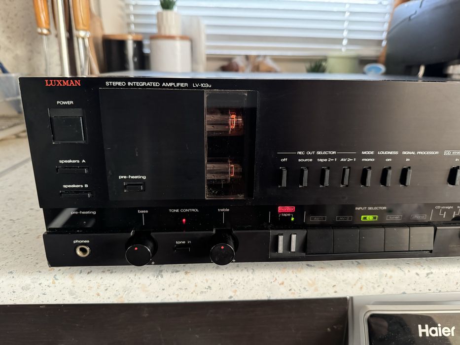 Luxman LV-103u Качествен стерео усилвател