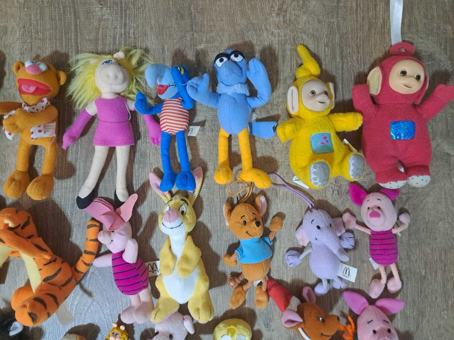 Lot 110 figurine (majoritatea Happy Meal Mc Donalds, anii 2000)