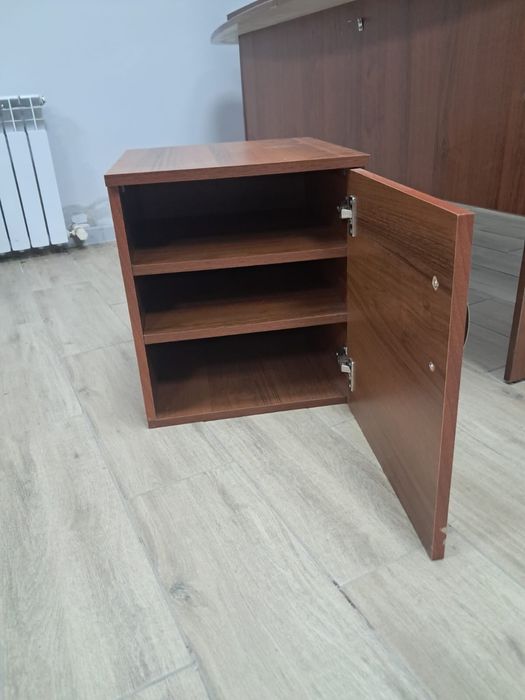 Продам стол с тумбой