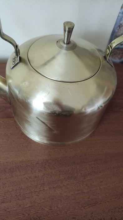 Старинен чайник от месинг- с подвижна дръжка