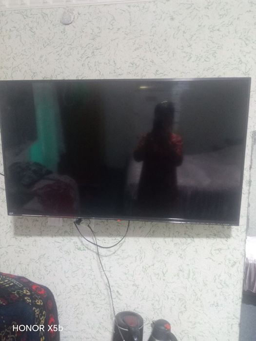 Televizor Smart 43 talik