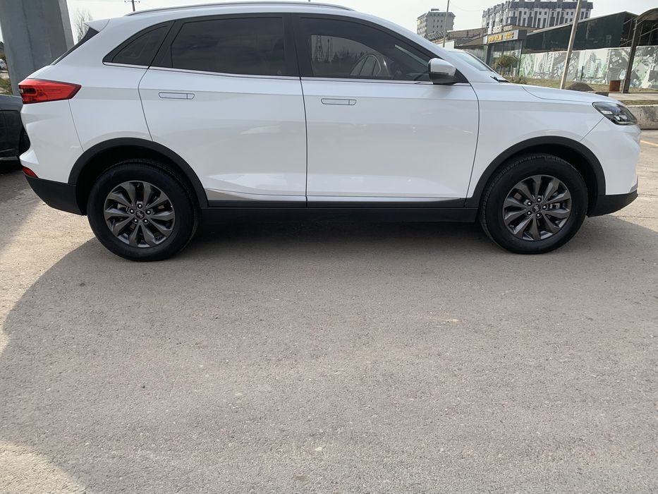 Moshina sotiladi. Ev tozza