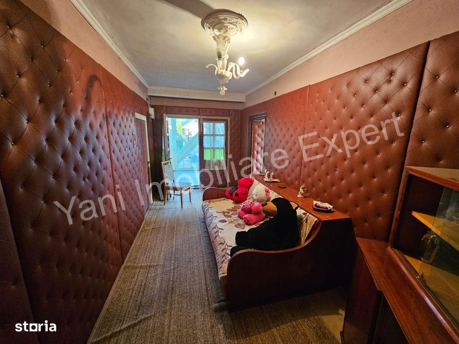 Casă + spațiu comercial de vânzare în comuna Băiculești, județ Argeș.