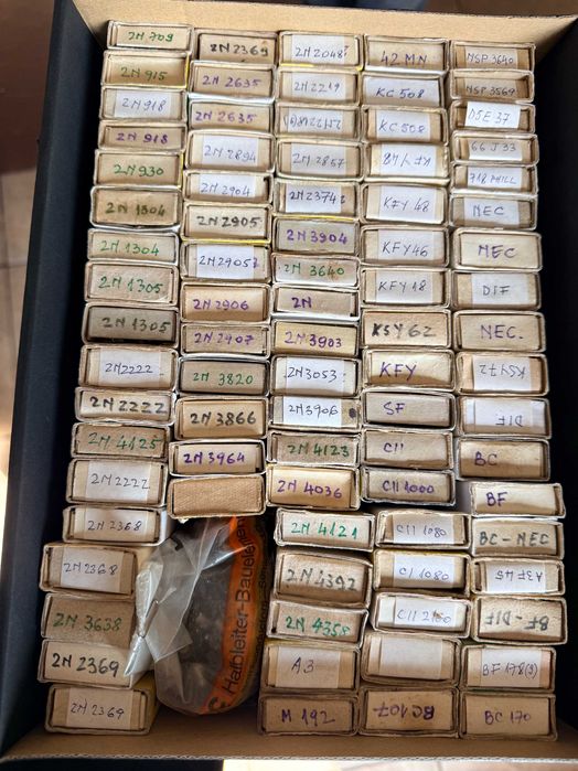 Vand piese electronice noi si second-hand