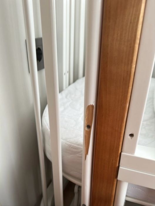 Детская кроватка. На маятнике